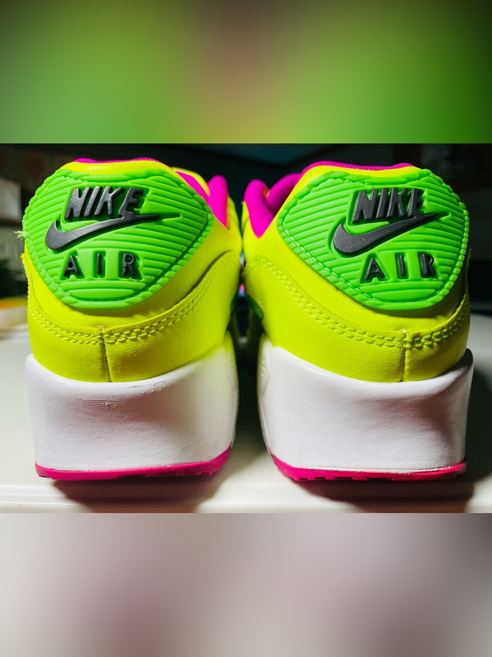 Nike Air Max 90 Leather
Volt Fire Pink (GS)
6Y- 7.5W - Picture 10 of 16
